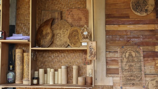 Gede Suarsa Sulap Bambu Jadi Kerajinan Bernilai Seni