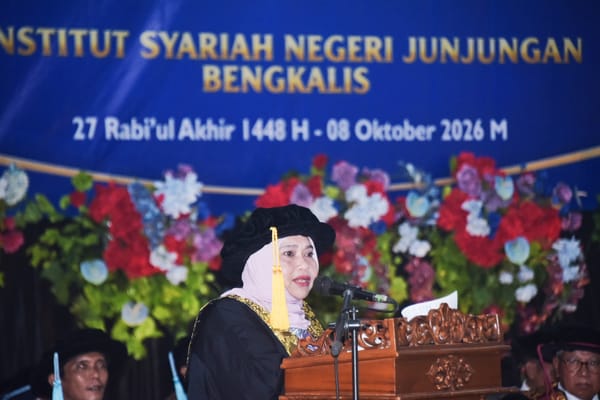 Hadiri Wisuda XVIII IsNJ Bengkalis, Hj Kasmarni: Wisuda Bukan Akhir Perjuangan