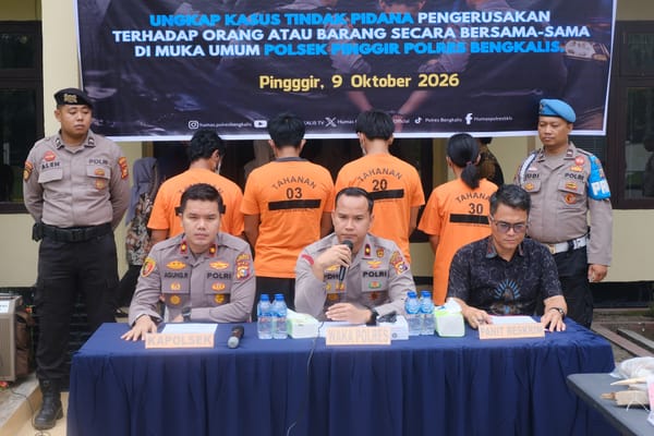 Polres Bengkalis Gelar Press Conference di Mapolsek Pinggir, Ungkap Kasus Perusakan PT Adei