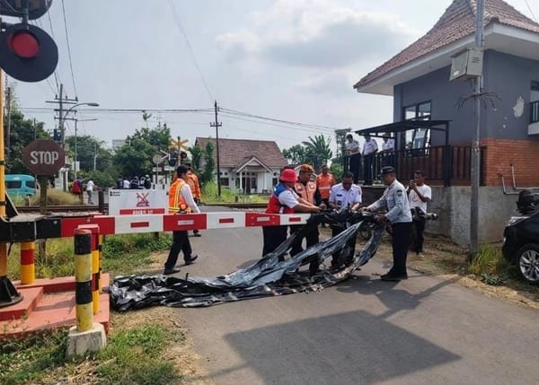 Palang Pintu Kereta Api Desa Klatakan Tanggul Resmi Beroperasi