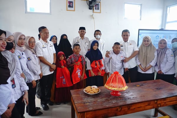 Wujud Kepedulian Sosial, Bupati Jeneponto Salurkan Bantuan Sandang bagi Penyandang Disabilitas.