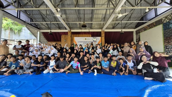 Peserta LKDS SMP-IT  An Nahl Tapos Depok,Tutup Latihan Dengan Berenang Bersama Di Wahana Air Zidan