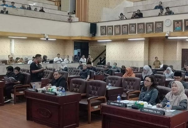 Hadiri Sidang Paripurna, Bupati Jember Berikan Jawaban PU Fraksi-Fraksi