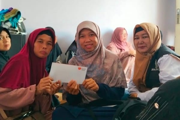 Rumah Zakat Kalsel Salurkan Santunan untuk Keluarga Relawan Karhutla yang Gugur