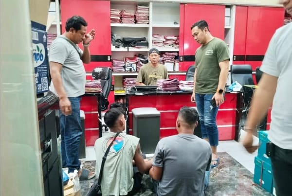 Tim Gabungan Resmob Polres Jember dan Jatanras Polda Jatim Tangkap Dua Pelaku Perampokan Toko Emas