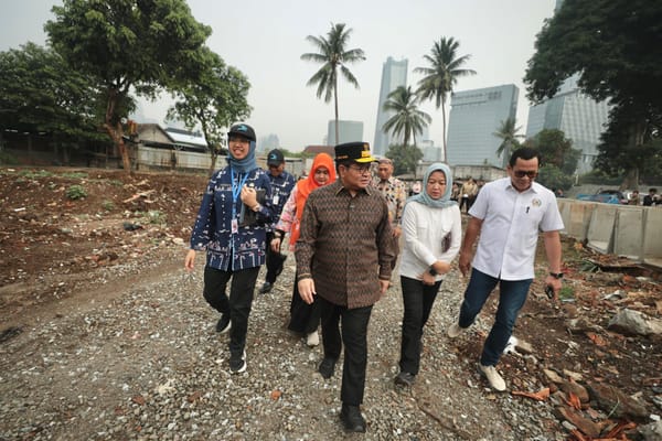 Pramono Tinjau Normalisasi Kali Mampang dan Krukut